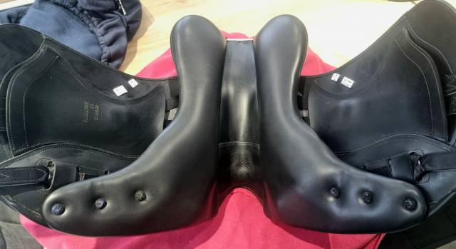 Sella da dressage Ikonic  17" - 2023