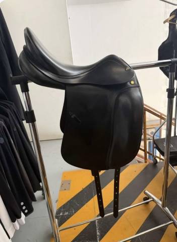 Sella da dressage Prestige Italia  17" - 2022