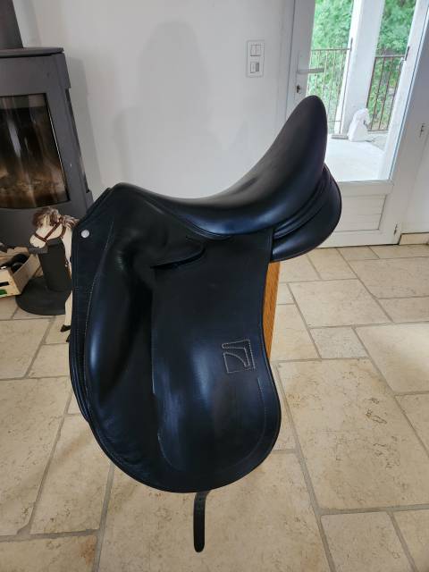 Sella da dressage Childeric  17" - 2025