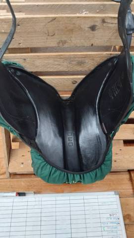 Sella da dressage Devoucoux  18" - 2024
