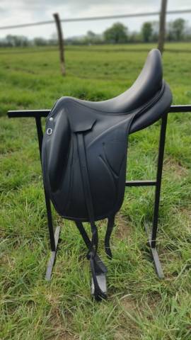 Sella da dressage Devoucoux  18" - 2024