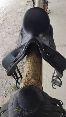 Sella da dressage Devoucoux  18" - 2024