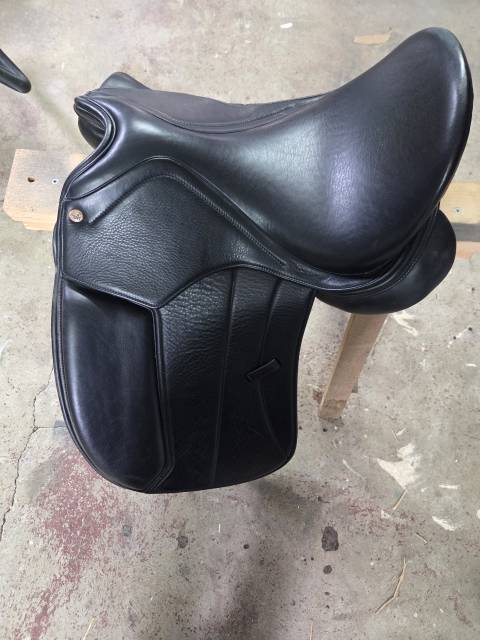 Sella da dressage   17" - 2021
