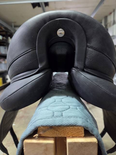 Sella da dressage Devoucoux  17" - 2025
