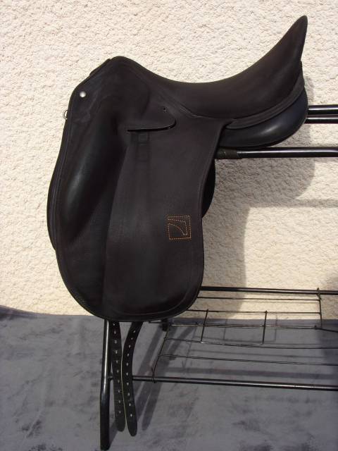 Sella da dressage Childeric  18" - 2025