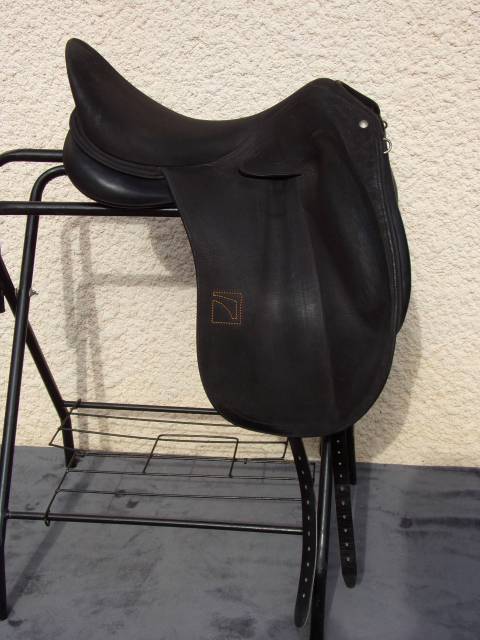 Sella da dressage Childeric  18" - 2025