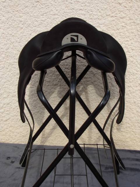 Sella da dressage Childeric  18" - 2025