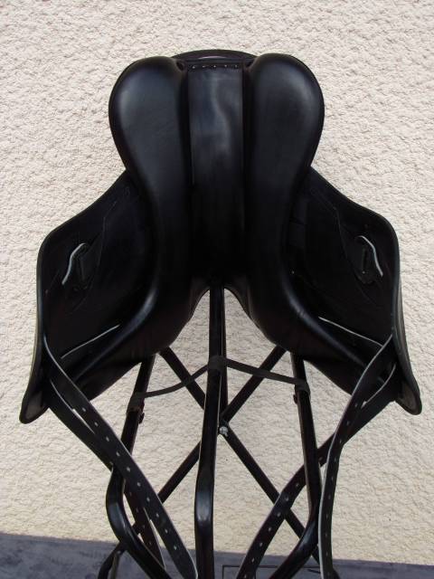 Sella da dressage Childeric  18" - 2025