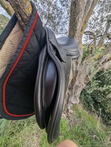 Sella da salto ostacoli Equipe  17.5" - 2023