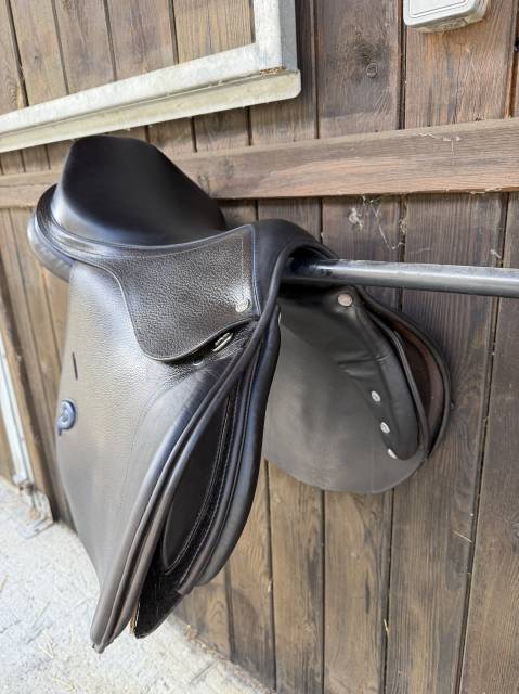Sella mista Privil&egrave;ge Equitation  17.5" - 2024