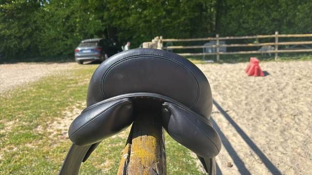 Sella da dressage Devoucoux  17.5" - 2025