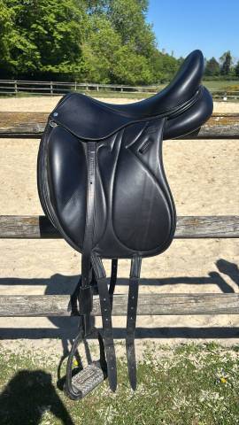 Sella da dressage Devoucoux  17.5" - 2025
