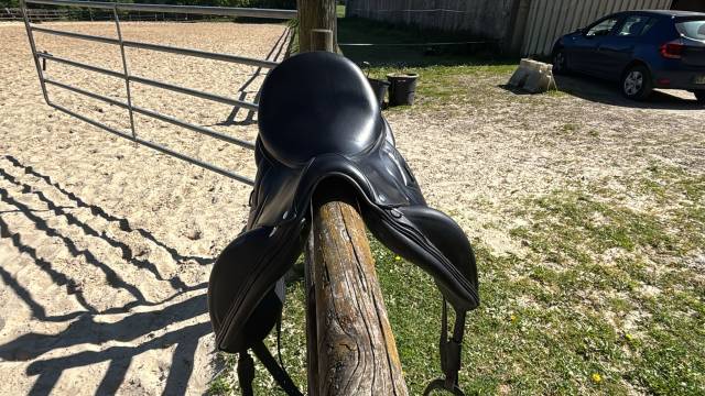 Sella da dressage Devoucoux  17.5" - 2025