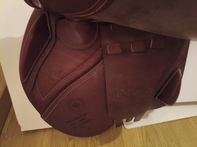 Sella da salto ostacoli CWD  17.5" - 2024