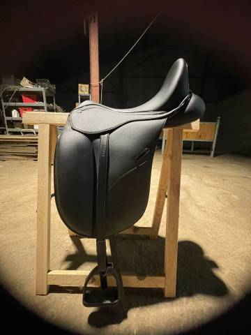 Sella da dressage Norton  16.5" - 2023
