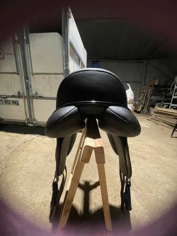 Sella da dressage Norton  16.5" - 2023