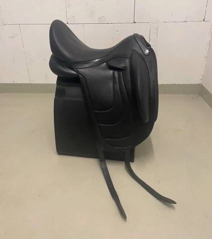 Sella da dressage Devoucoux  17.5" - 2025