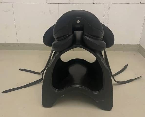Sella da dressage Devoucoux  17.5" - 2025