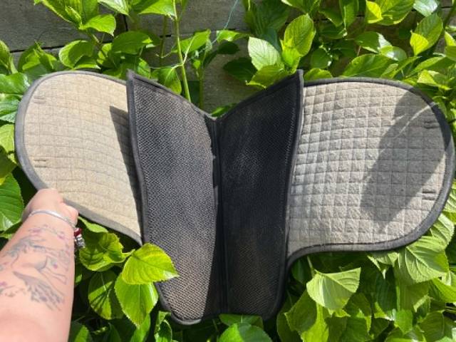 Sella da dressage Barefoot   17" - 2024