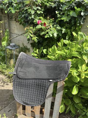 Sella da dressage Barefoot   17" - 2024