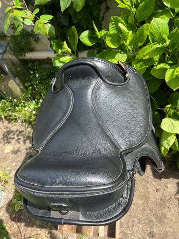Sella da dressage Barefoot   17" - 2024