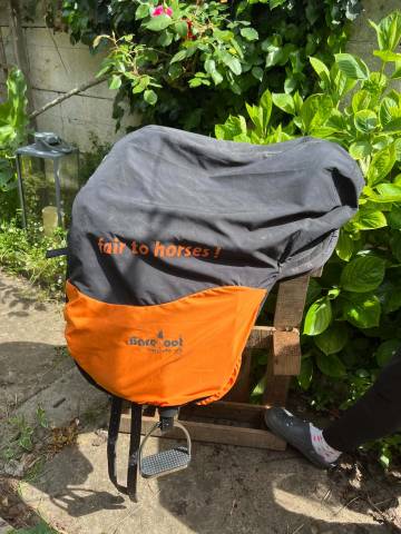 Sella da dressage Barefoot   17" - 2024