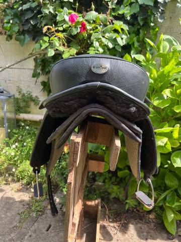 Sella da dressage Barefoot   17" - 2024