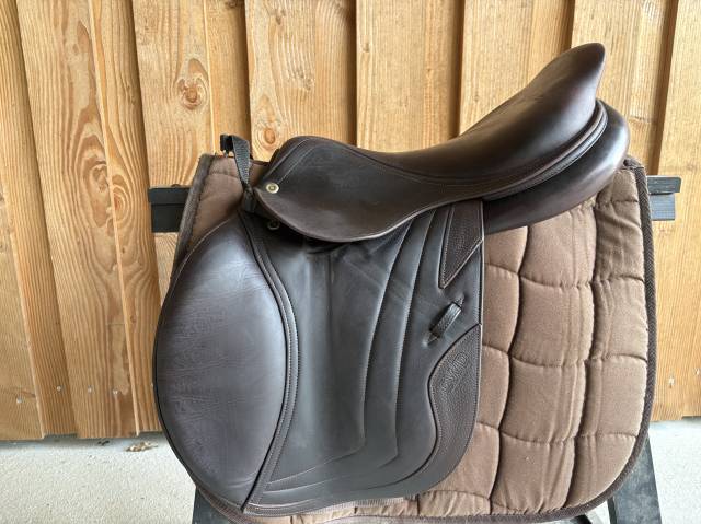 Sella da salto ostacoli CWD  17.5" - 2018