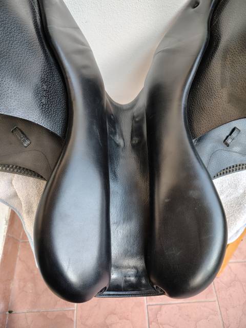 Sella Equiline color nero, 17'', anno 2018