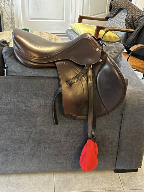 Sella da salto ostacoli Equipe  17.5" - 2023