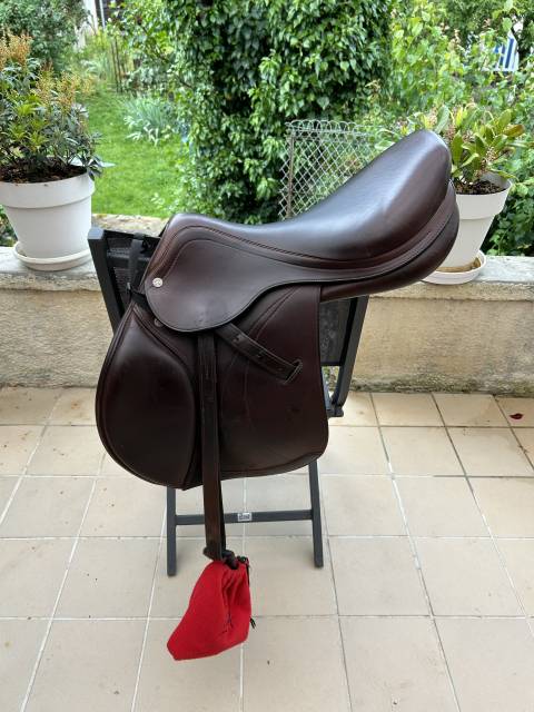 Sella da salto ostacoli Equipe  17.5" - 2023