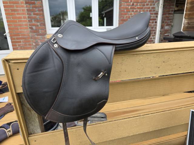 Sella da salto ostacoli Prestige Italia  17" - 2018