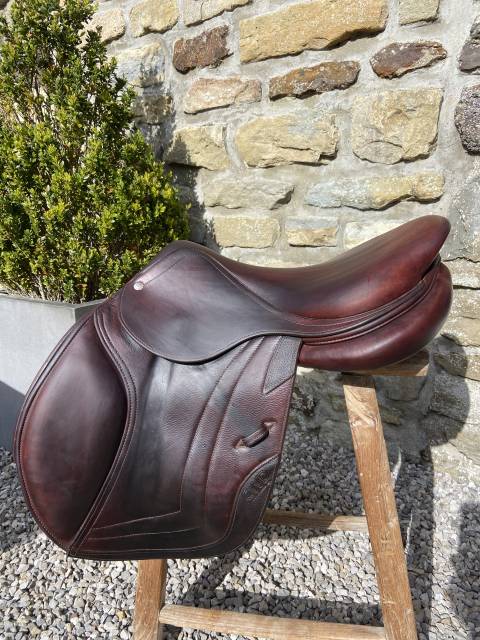 Sella da salto ostacoli CWD  17" - 2015