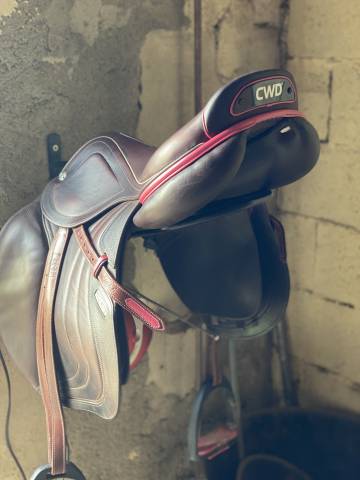 Sella da salto ostacoli CWD Mademoiselle  18" - 2019