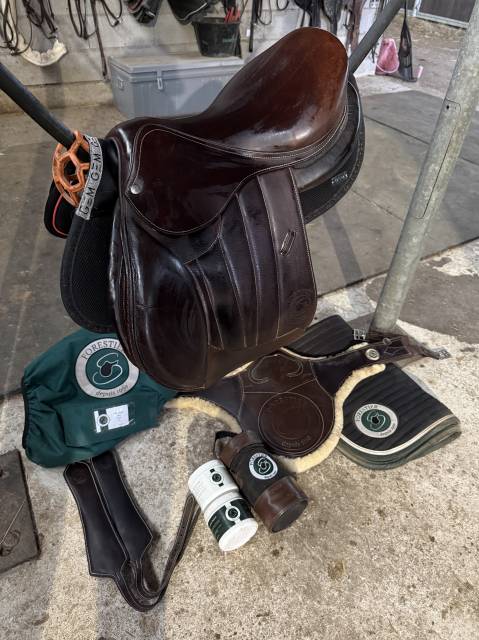Sella da salto ostacoli Forestier  17" - 2025