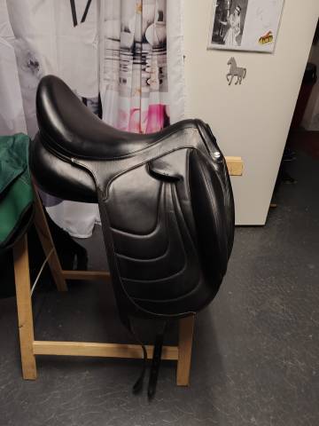 Sella da dressage Devoucoux  18" - 2022