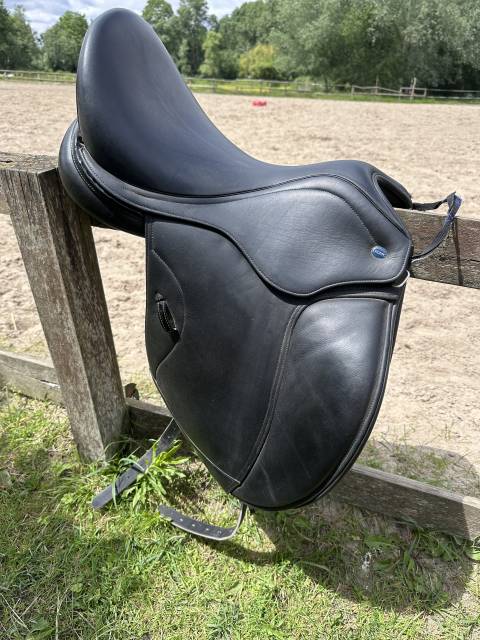 Sella da dressage Ikonic  17.5" - 2023