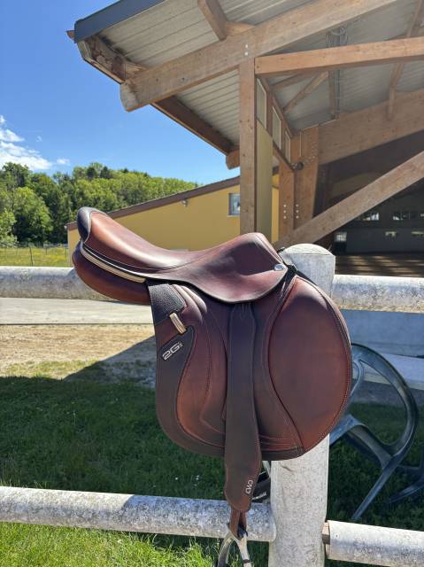 Sella da salto ostacoli CWD  17.5" - 2022