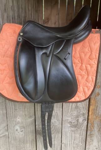 Sella da dressage Devoucoux Makila 17" - 2007