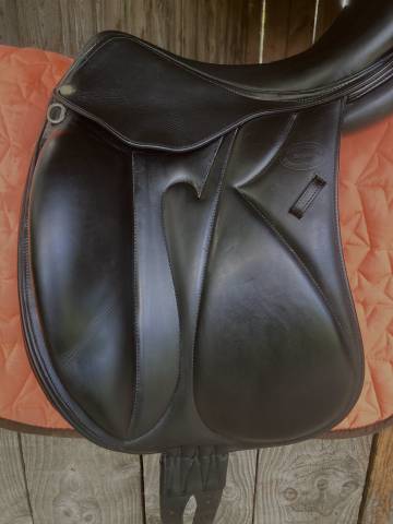 Sella da dressage Devoucoux Makila 17" - 2007