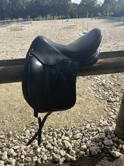 Sella da dressage Devoucoux Makila 17.5" - 2009