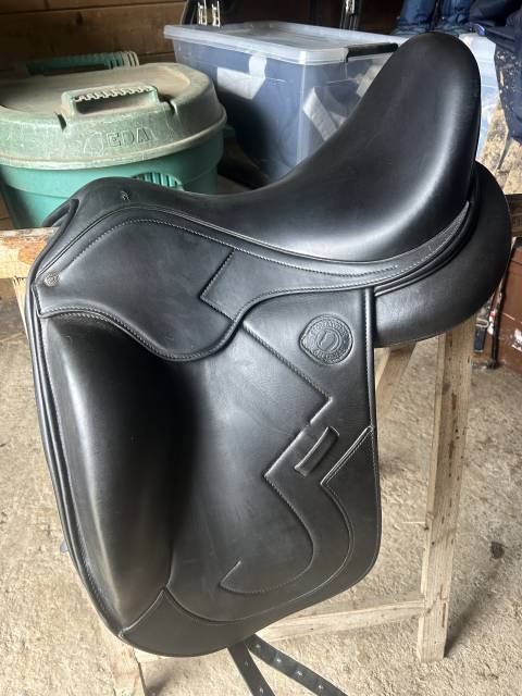 Sella da dressage Antar&egrave;s  17.5" - 2019