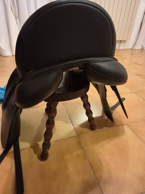 Sella da dressage Wintec  17.5" - 2024