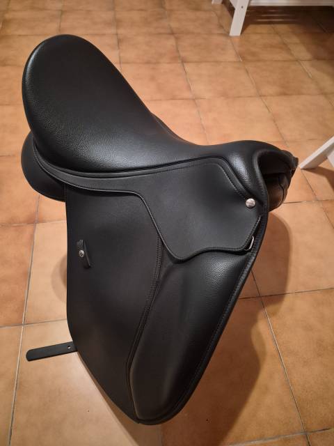 Sella da dressage Wintec  17.5" - 2024