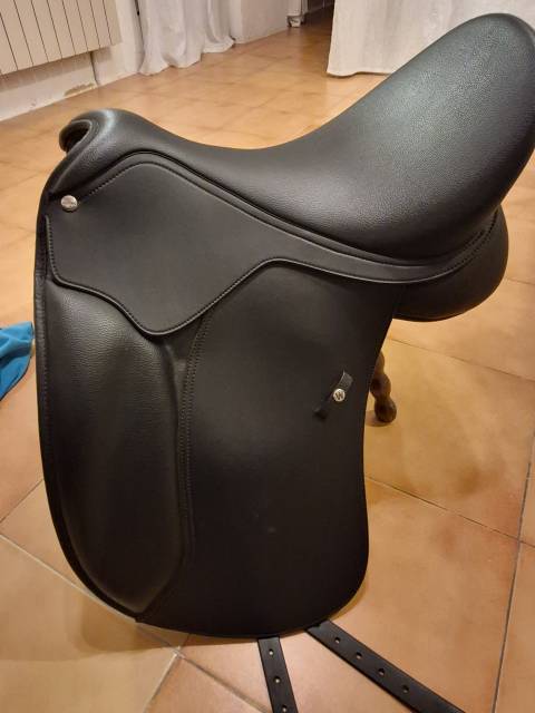 Sella da dressage Wintec  17.5" - 2024