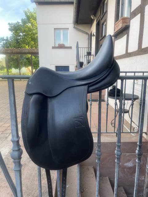 Sella da dressage Childeric  18" - 2018