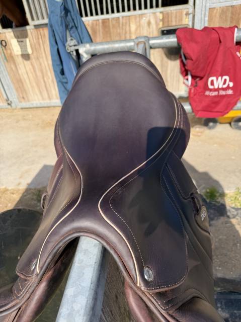 Altra sella CWD 2GS SE31 = si&egrave;ge semi-creux 17" - 2025