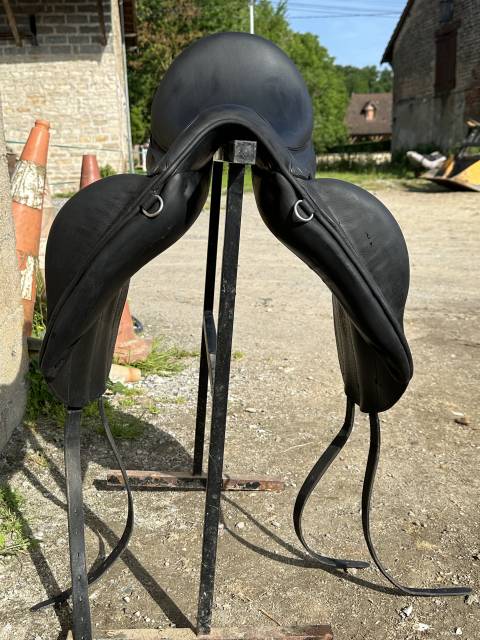Sella da dressage Forestier  17.5" - 2023