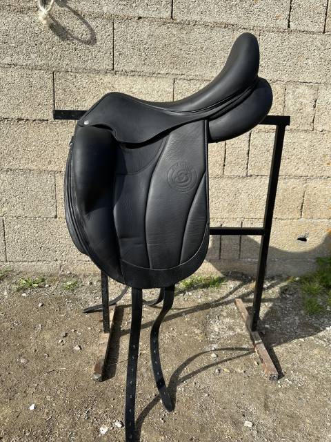 Sella da dressage Forestier  17.5" - 2023
