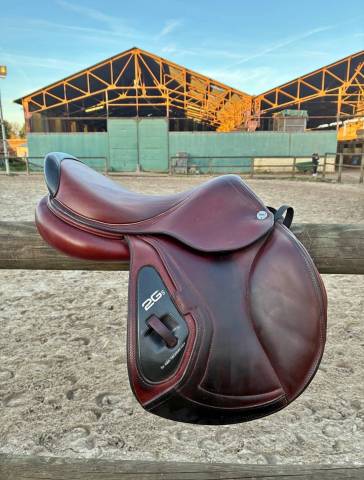 Sella da salto ostacoli CWD  15.5" - 2023